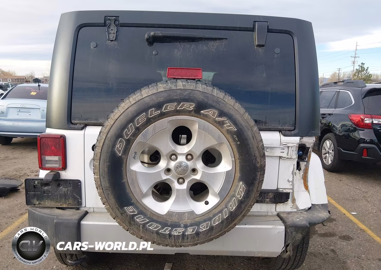 2015 Jeep Wrangler Unlimited Sahara VIN:1C4BJWEG4FL543079 - 16