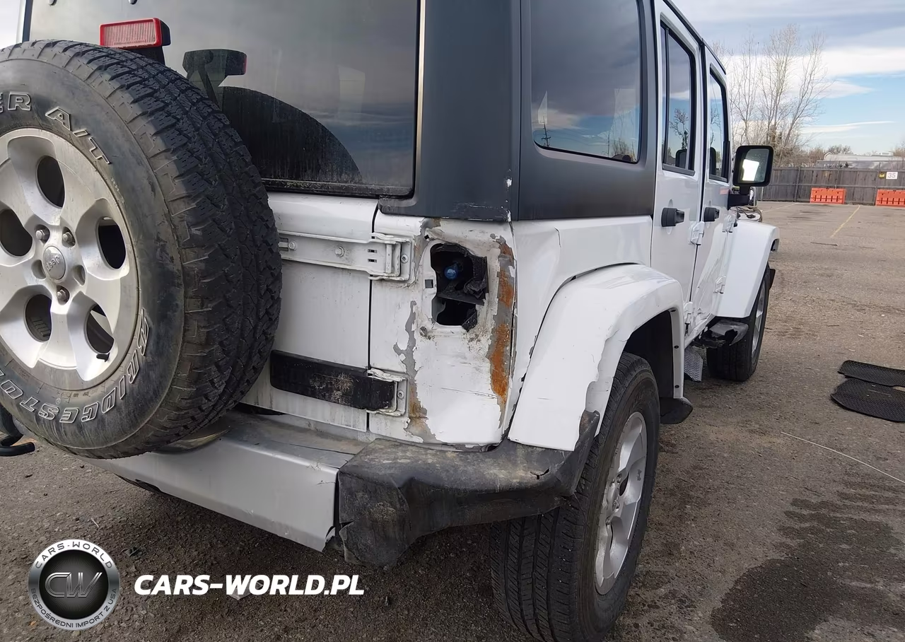 2015 Jeep Wrangler Unlimited Sahara VIN:1C4BJWEG4FL543079 - 17