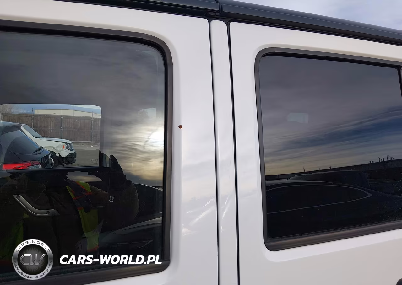 2015 Jeep Wrangler Unlimited Sahara VIN:1C4BJWEG4FL543079 - 19