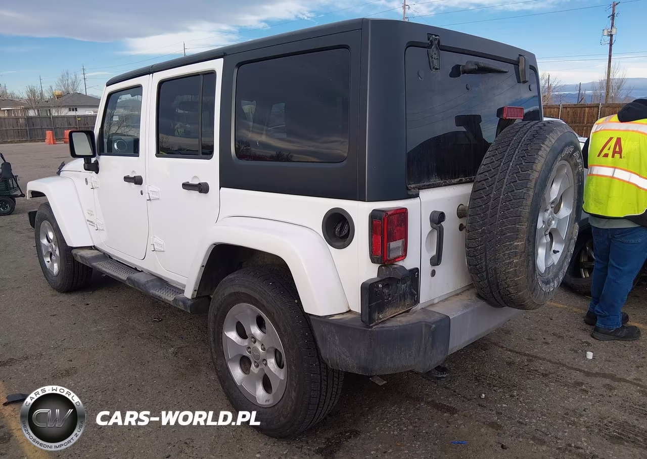 2015 Jeep Wrangler Unlimited Sahara VIN:1C4BJWEG4FL543079 - 3