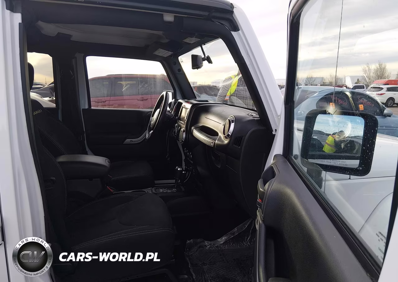 2015 Jeep Wrangler Unlimited Sahara VIN:1C4BJWEG4FL543079 - 5