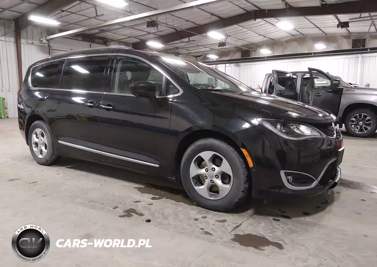 2017 Chrysler Pacifica Touring-L Plus