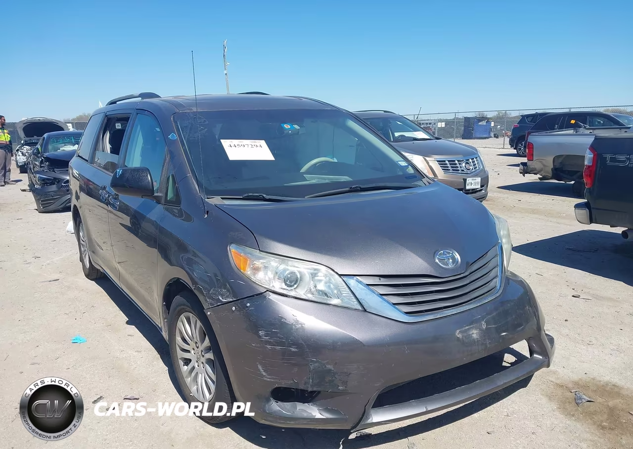 2014 Toyota Sienna Xle V6 8 Passenger