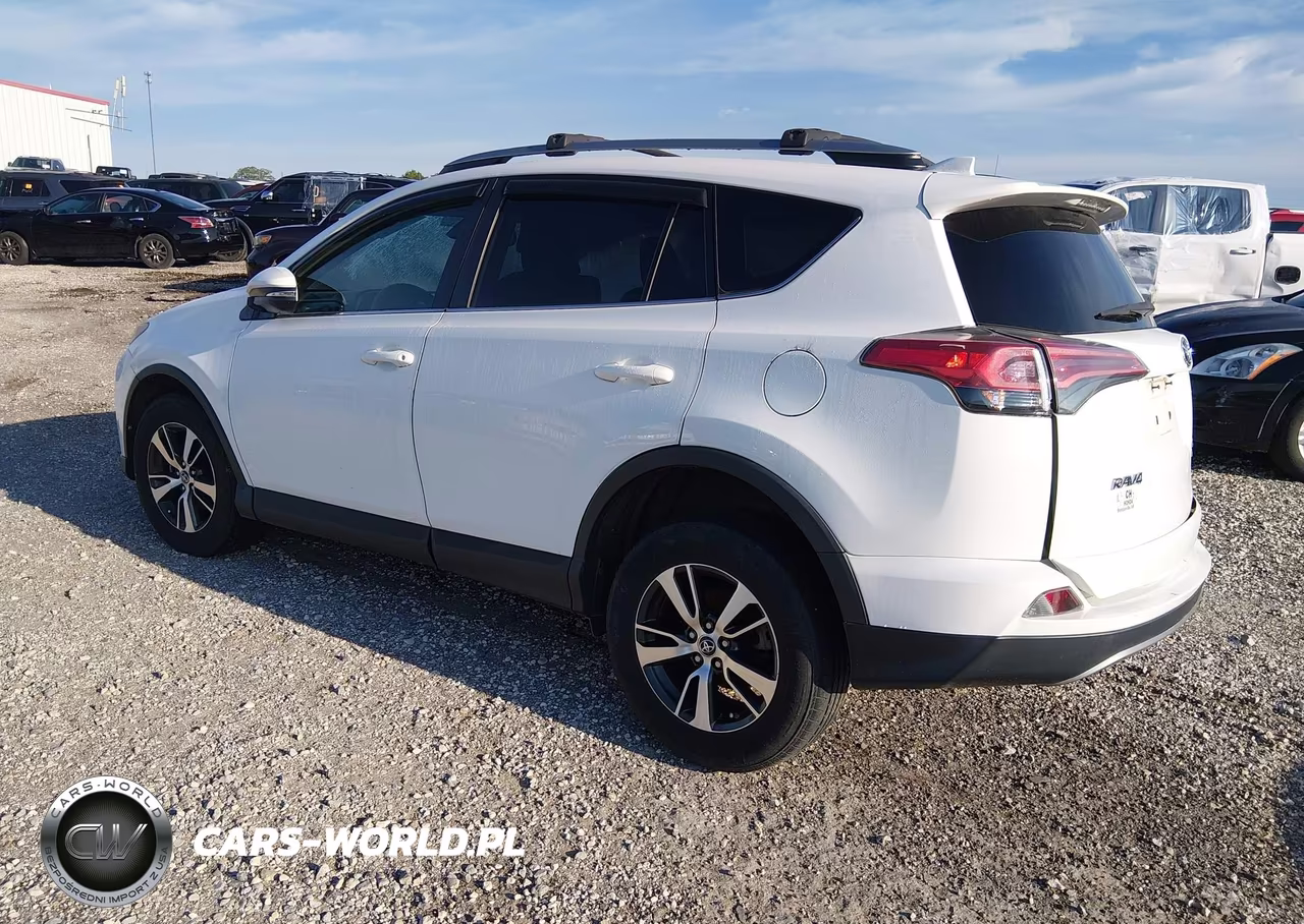 2018 Toyota Rav4 Xle VIN:2T3RFREV6JW730071 - 3
