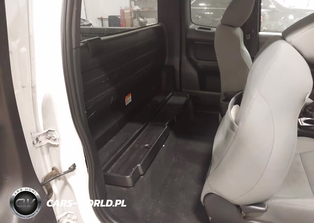 2019 Toyota Tacoma Sr VIN:5TFSX5EN7KX066965 - 8