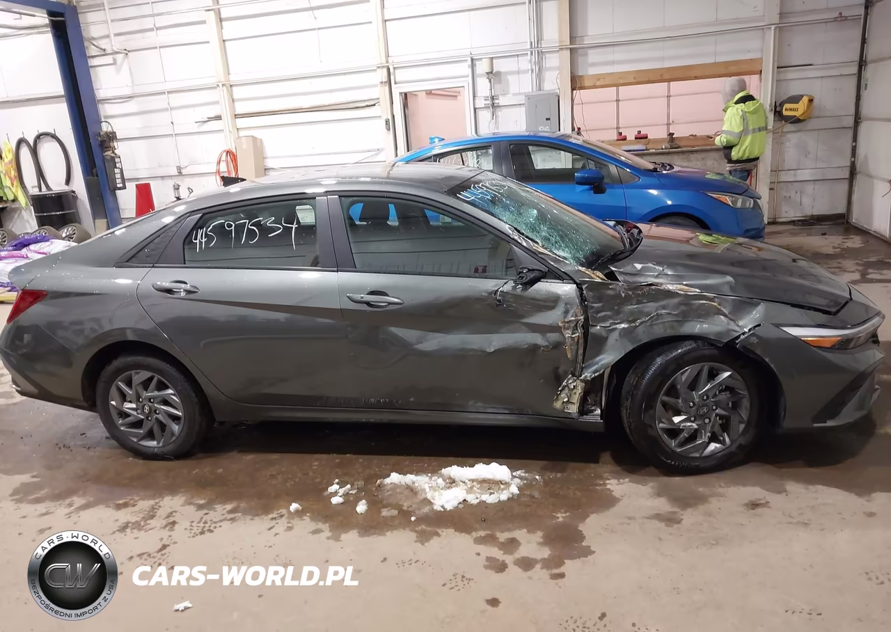 2025 Hyundai Elantra Hybrid Blue VIN:KMHLM4DJ8SU153650 - 13