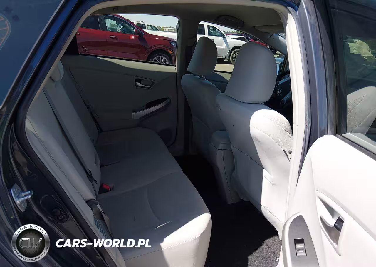 2015 Toyota Prius Two VIN:JTDKN3DU7F1980418 - 8