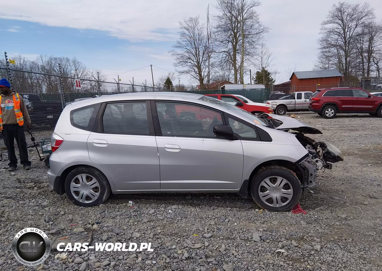 2011 Honda Fit VIN:JHMGE8H35BC023982 - 13