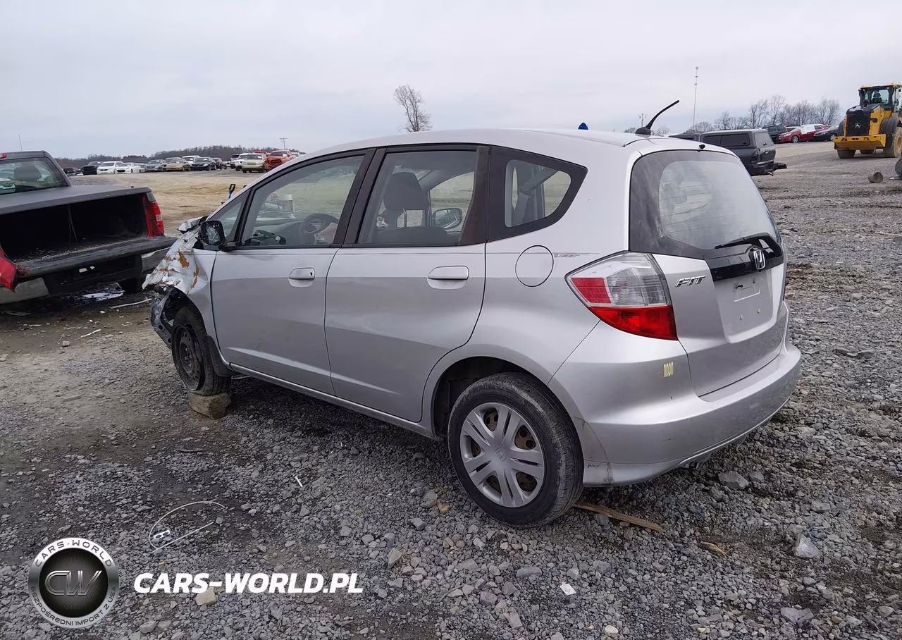 2011 Honda Fit VIN:JHMGE8H35BC023982 - 3
