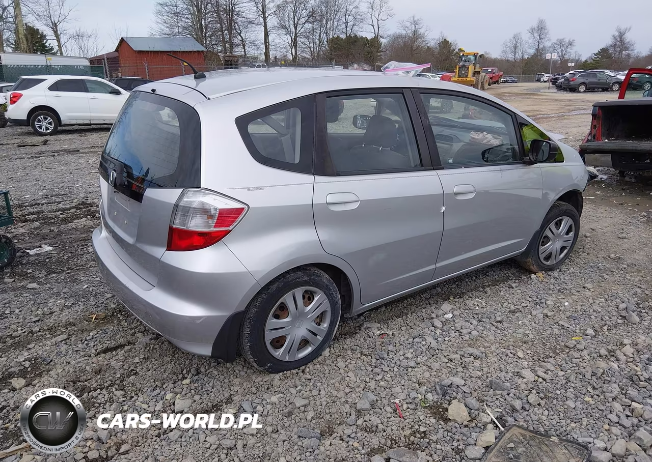 2011 Honda Fit VIN:JHMGE8H35BC023982 - 4