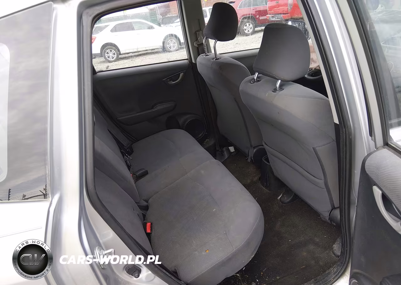 2011 Honda Fit VIN:JHMGE8H35BC023982 - 8