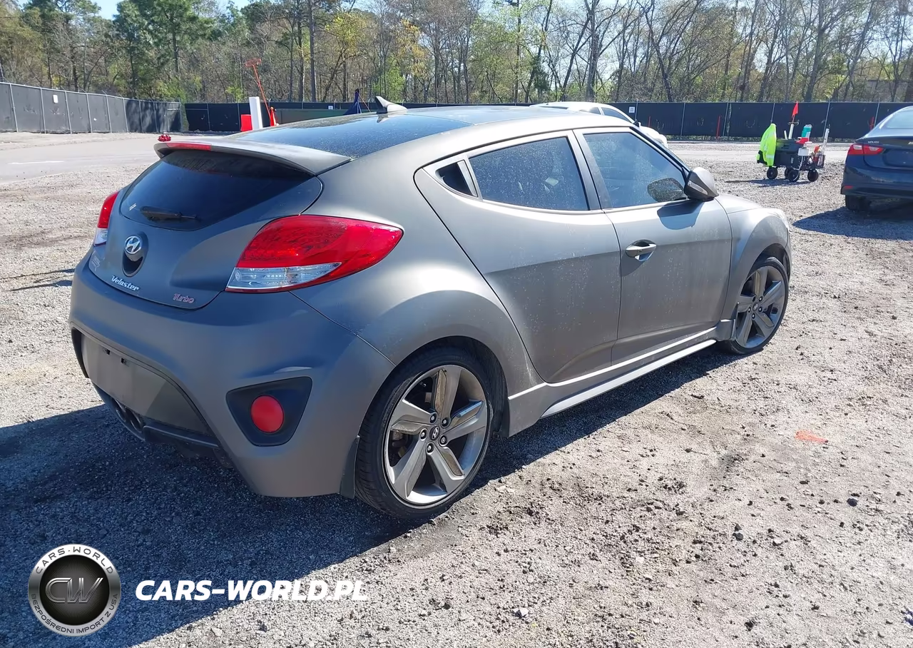 2015 Hyundai Veloster Turbo VIN:KMHTC6AE4FU243079 - 4
