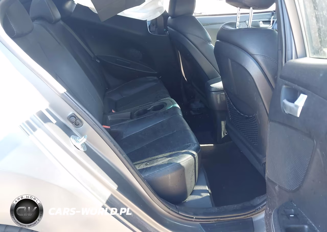 2015 Hyundai Veloster Turbo VIN:KMHTC6AE4FU243079 - 8