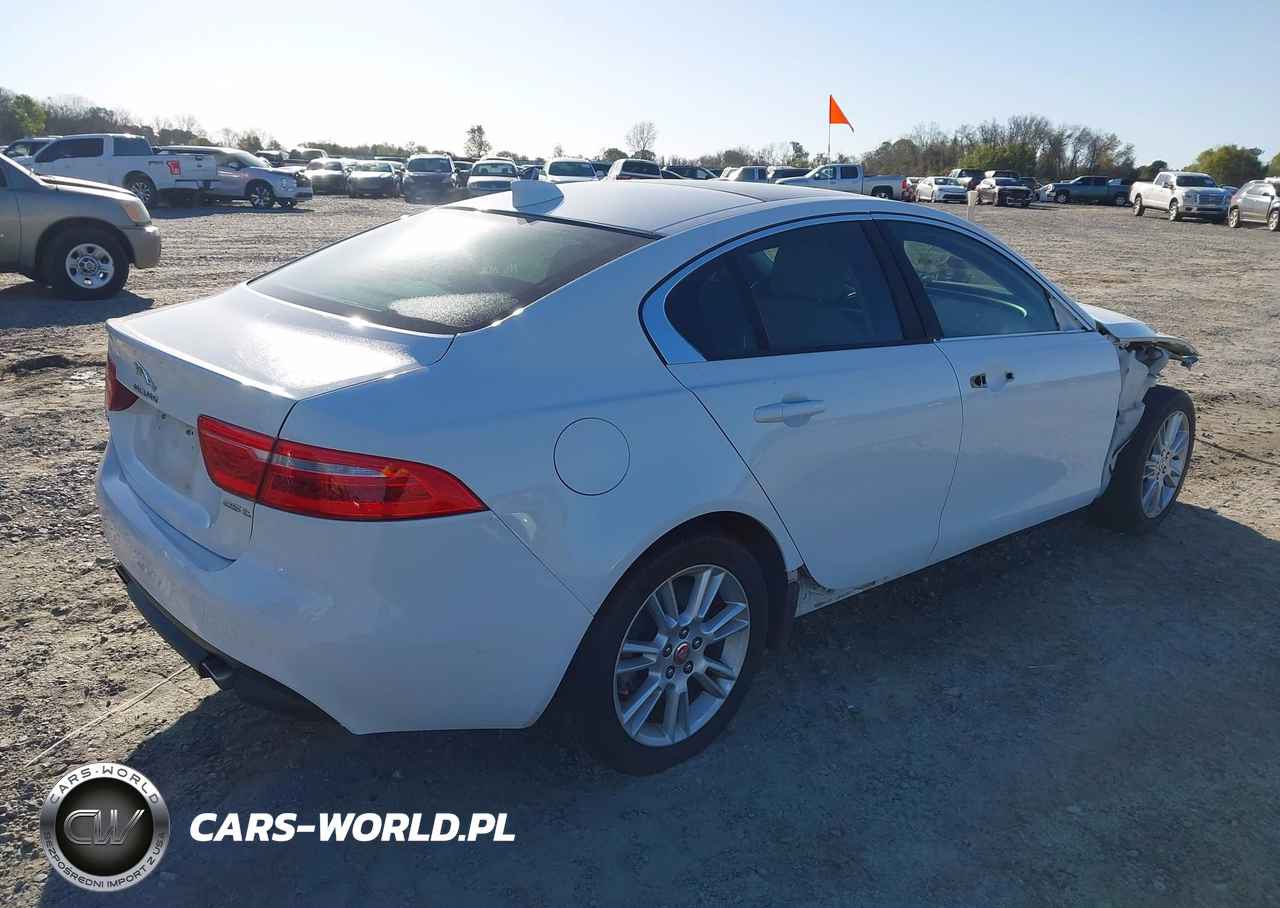 2018 Jaguar Xe 25T Premium VIN:SAJAD4FX1JCP20395 - 4