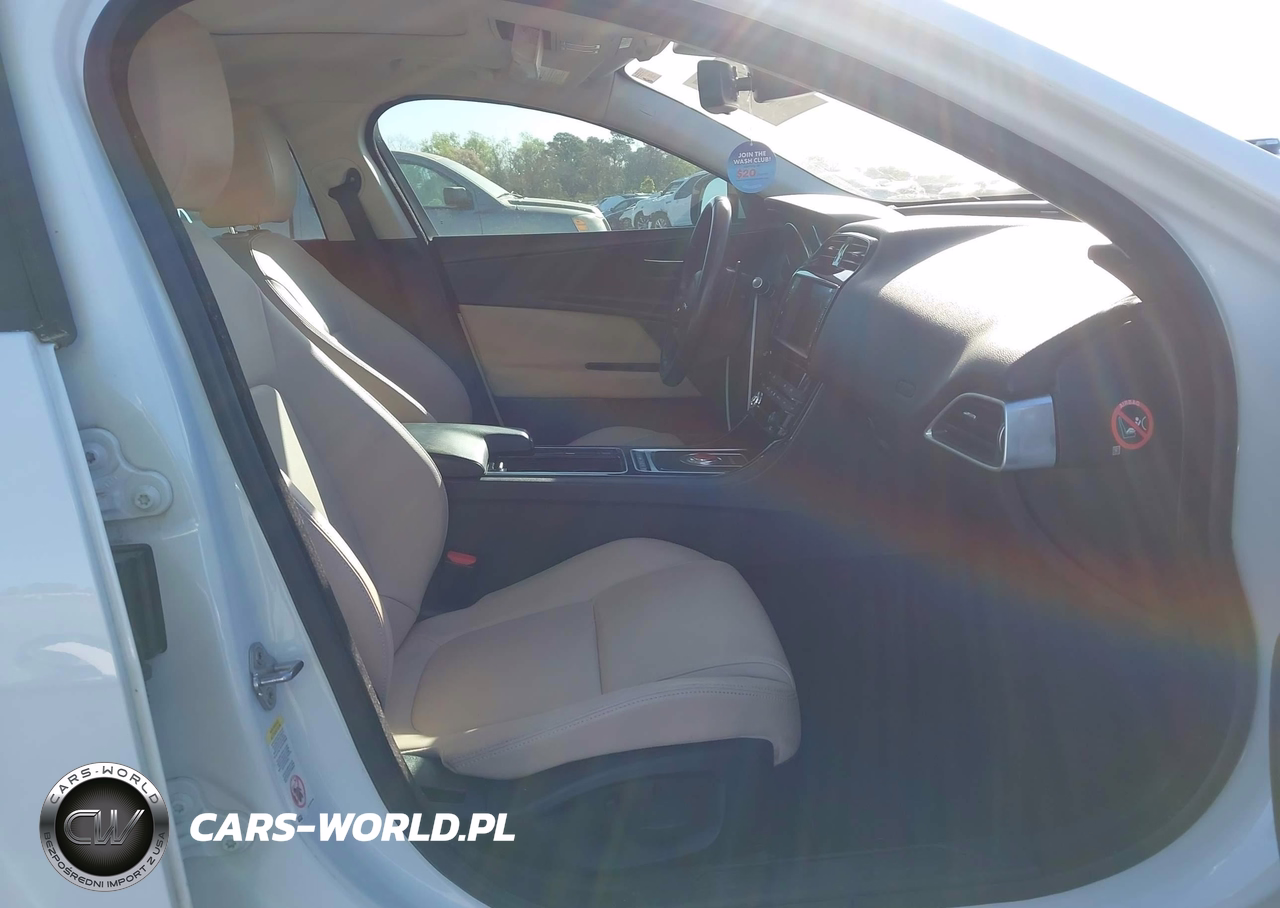 2018 Jaguar Xe 25T Premium VIN:SAJAD4FX1JCP20395 - 5