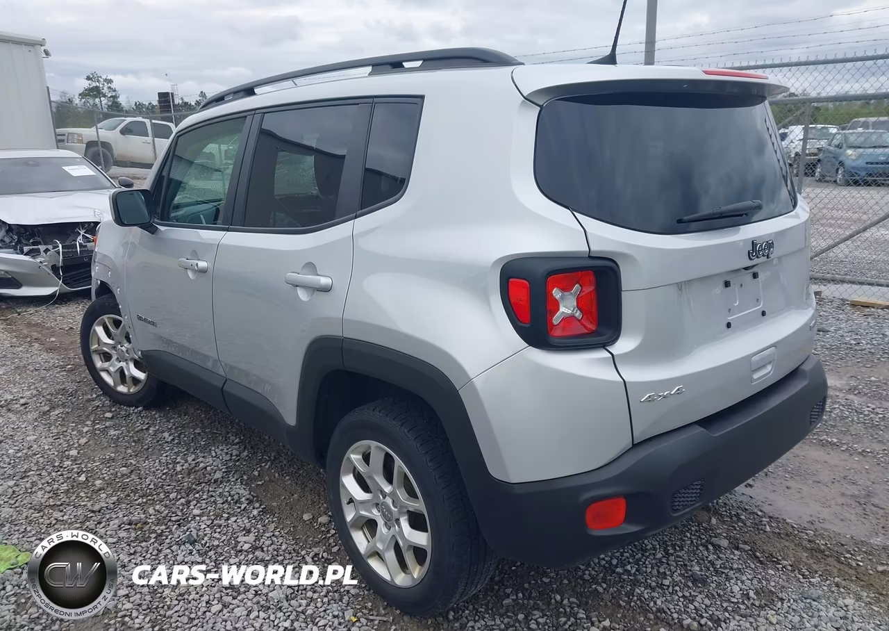 2018 Jeep Renegade Latitude 4X4 VIN:ZACCJBBB4JPJ52229 - 3
