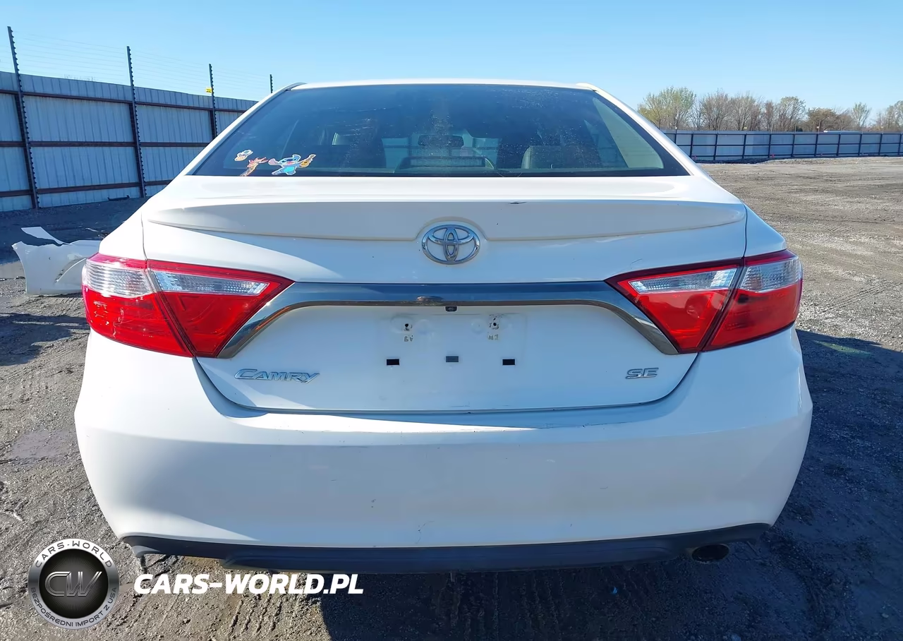 2016 Toyota Camry Se VIN:4T1BF1FK2GU517885 - 17