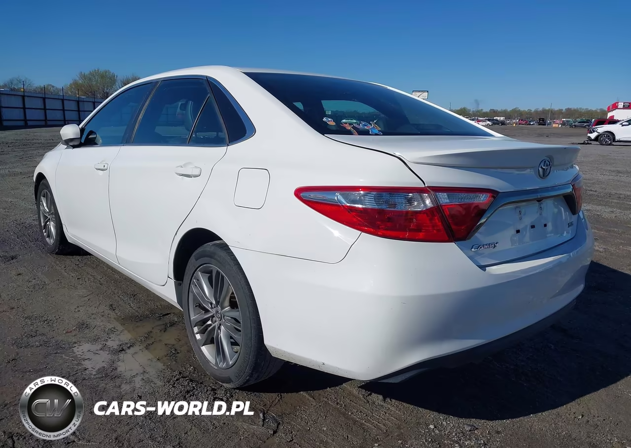 2016 Toyota Camry Se VIN:4T1BF1FK2GU517885 - 3