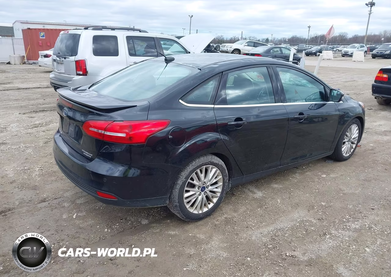 2015 Ford Focus Titanium VIN:1FADP3J20FL382848 - 4