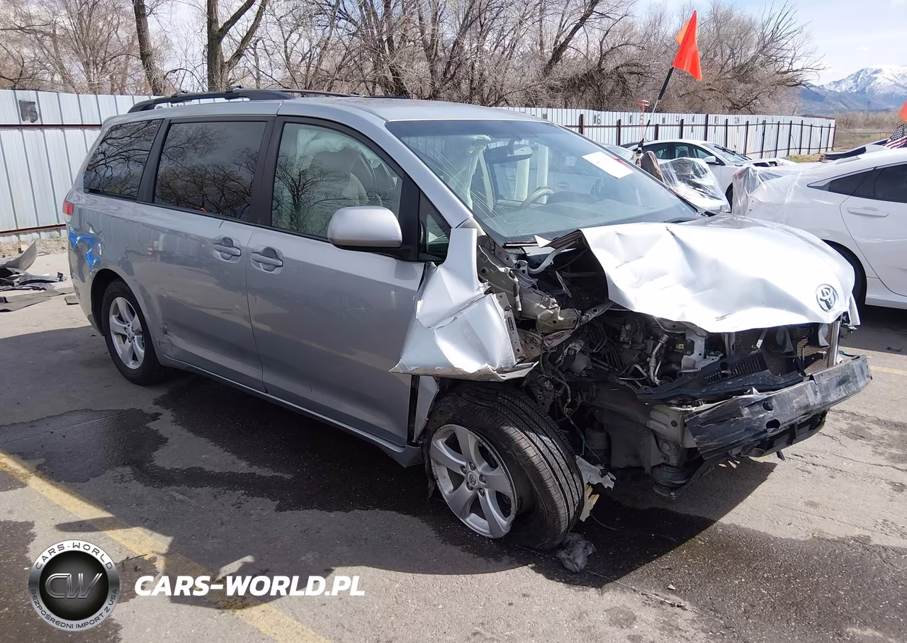 2011 Toyota Sienna Le V6 – zdjęcie 1 z 17