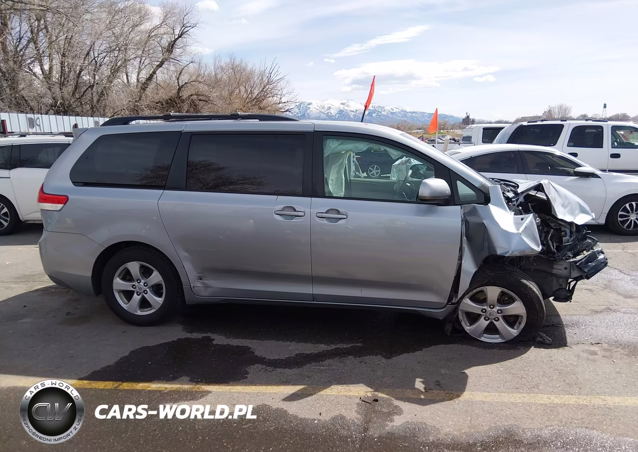 2011 Toyota Sienna Le V6 VIN:5TDKK3DC0BS046016 - 14