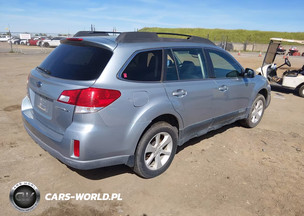 2013 Subaru Outback 2.5I Premium VIN:4S4BRCCC6D1264325 - 4