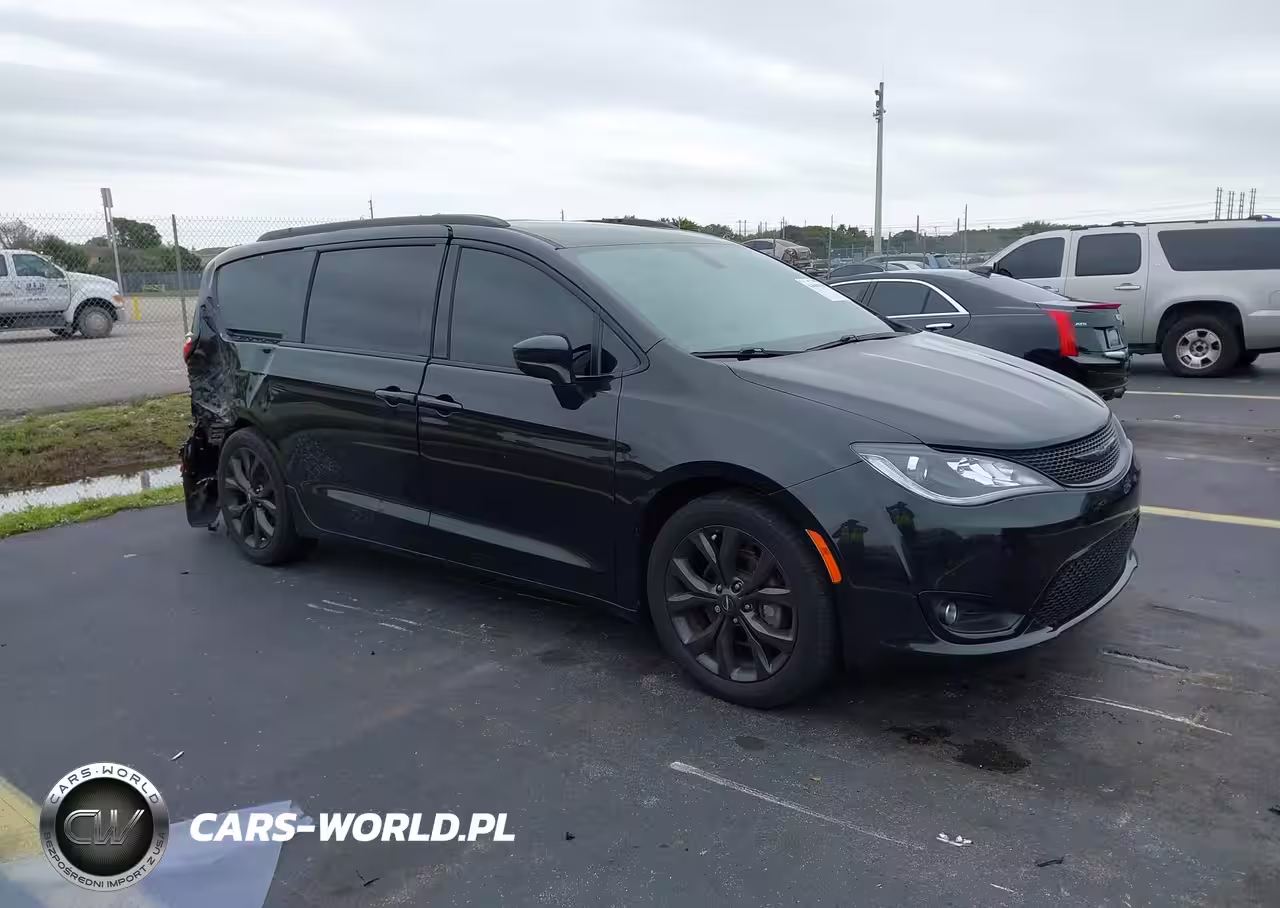 2018 Chrysler Pacifica Touring L Plus