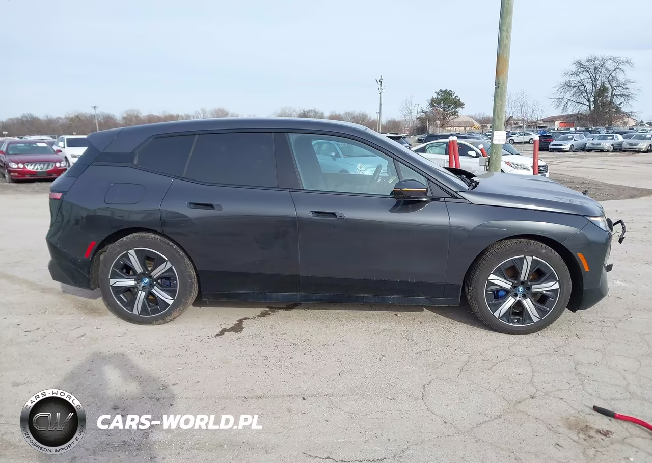 2022 BMW Ix xDrive50 VIN:WB523CF07NCK73589 - 13