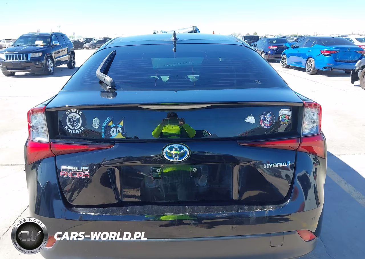 2019 Toyota Prius Le VIN:JTDKARFU5K3077310 - 16
