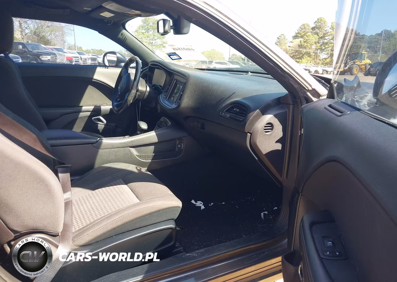 2019 Dodge Challenger Sxt VIN:2C3CDZAG6KH596350 - 5