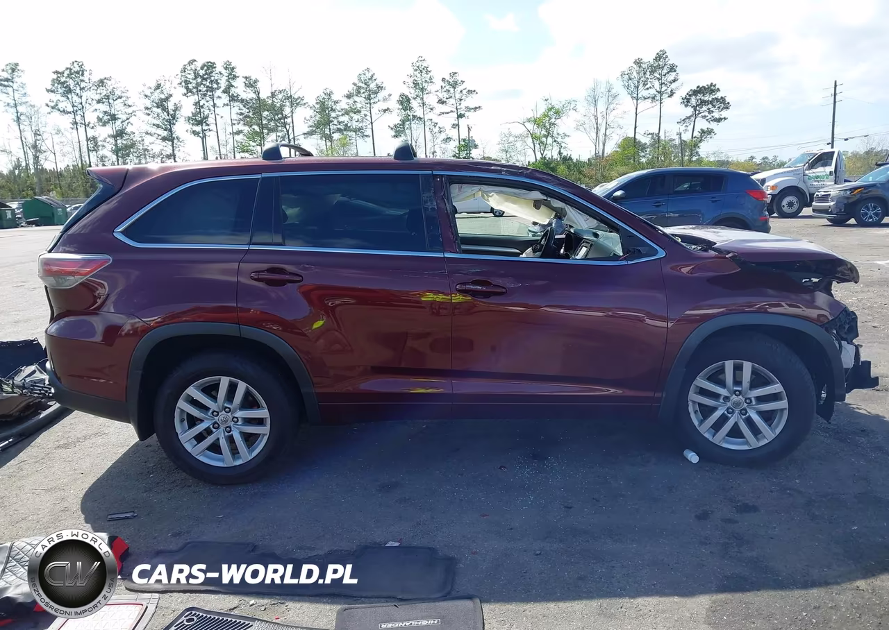 2015 Toyota Highlander Le V6 VIN:5TDBKRFH4FS075181 - 14