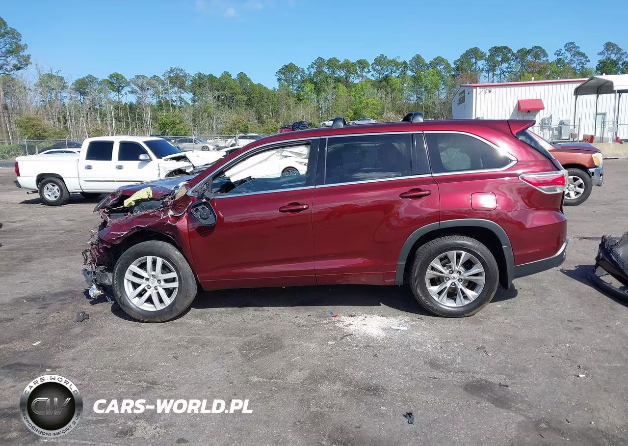 2015 Toyota Highlander Le V6 VIN:5TDBKRFH4FS075181 - 15