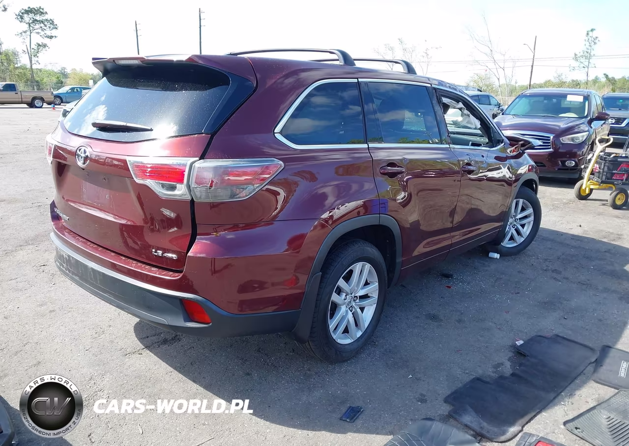 2015 Toyota Highlander Le V6 VIN:5TDBKRFH4FS075181 - 4