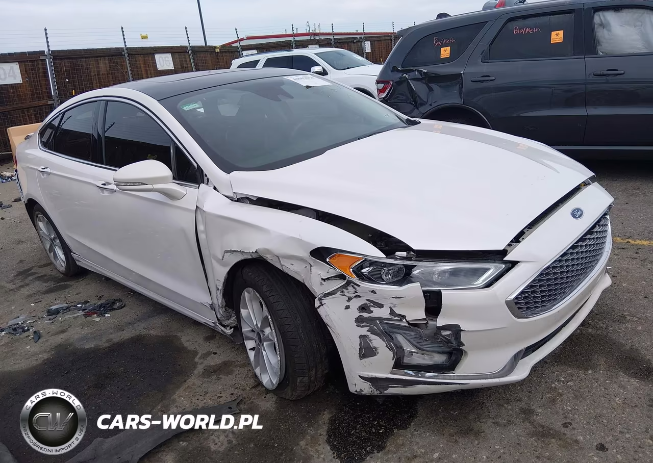 2020 Ford Fusion Plug-In Hybrid Titanium – zdjęcie 1 z 17