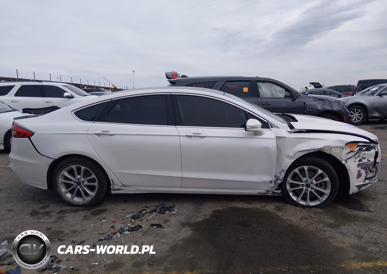 2020 Ford Fusion Plug-In Hybrid Titanium VIN:3FA6P0SU2LR218084 - 14