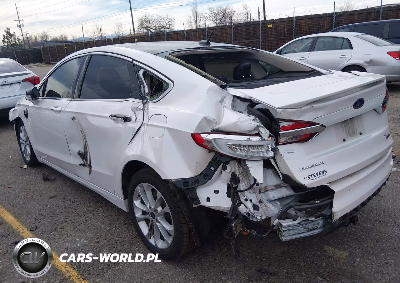 2020 Ford Fusion Plug-In Hybrid Titanium VIN:3FA6P0SU2LR218084 - 3