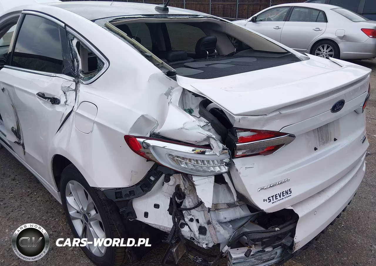 2020 Ford Fusion Plug-In Hybrid Titanium VIN:3FA6P0SU2LR218084 - 6