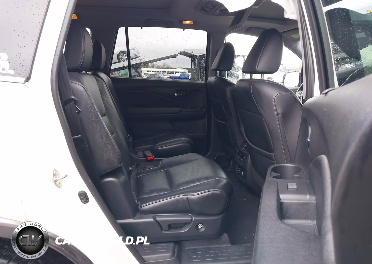 2018 Honda Pilot Elite VIN:5FNYF6H07JB001609 - 8