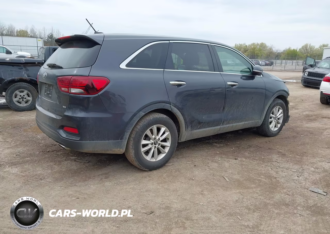 2019 Kia Sorento 3.3L Lx VIN:5XYPG4A58KG481463 - 4