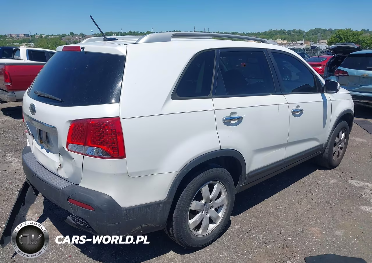 2012 Kia Sorento Lx VIN:5XYKT3A6XCG213055 - 4