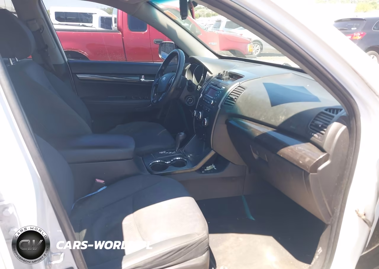2012 Kia Sorento Lx VIN:5XYKT3A6XCG213055 - 5