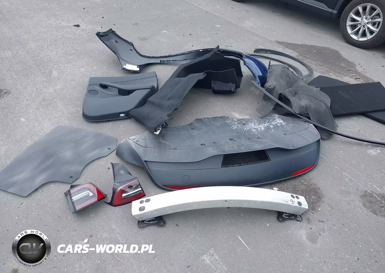 2025 Tesla Model Y Long Range Dual Motor Rear-Wheel Drive VIN:7SAYGDED8SA361871 - 11