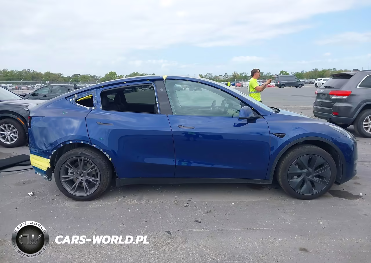 2025 Tesla Model Y Long Range Dual Motor Rear-Wheel Drive VIN:7SAYGDED8SA361871 - 13
