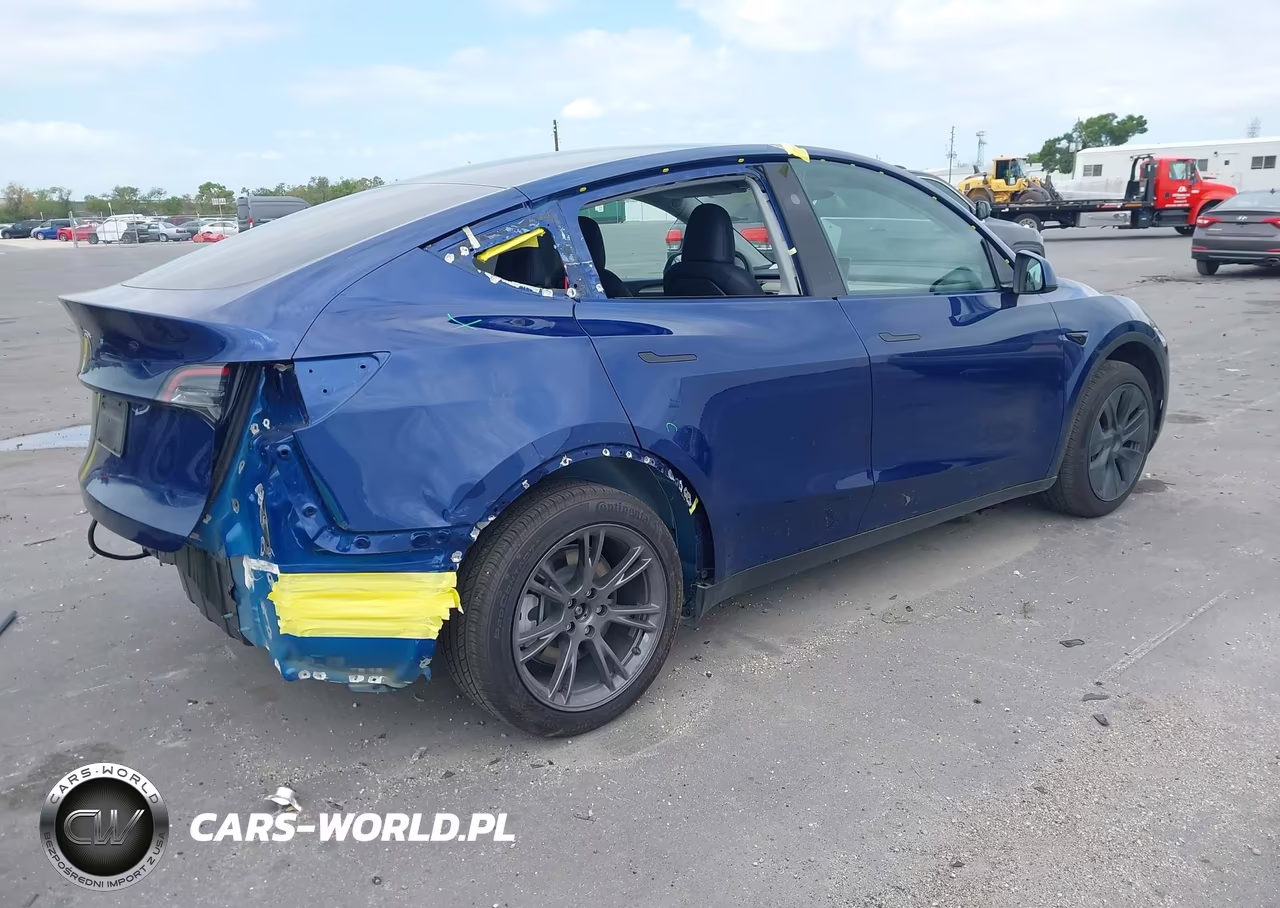 2025 Tesla Model Y Long Range Dual Motor Rear-Wheel Drive VIN:7SAYGDED8SA361871 - 4