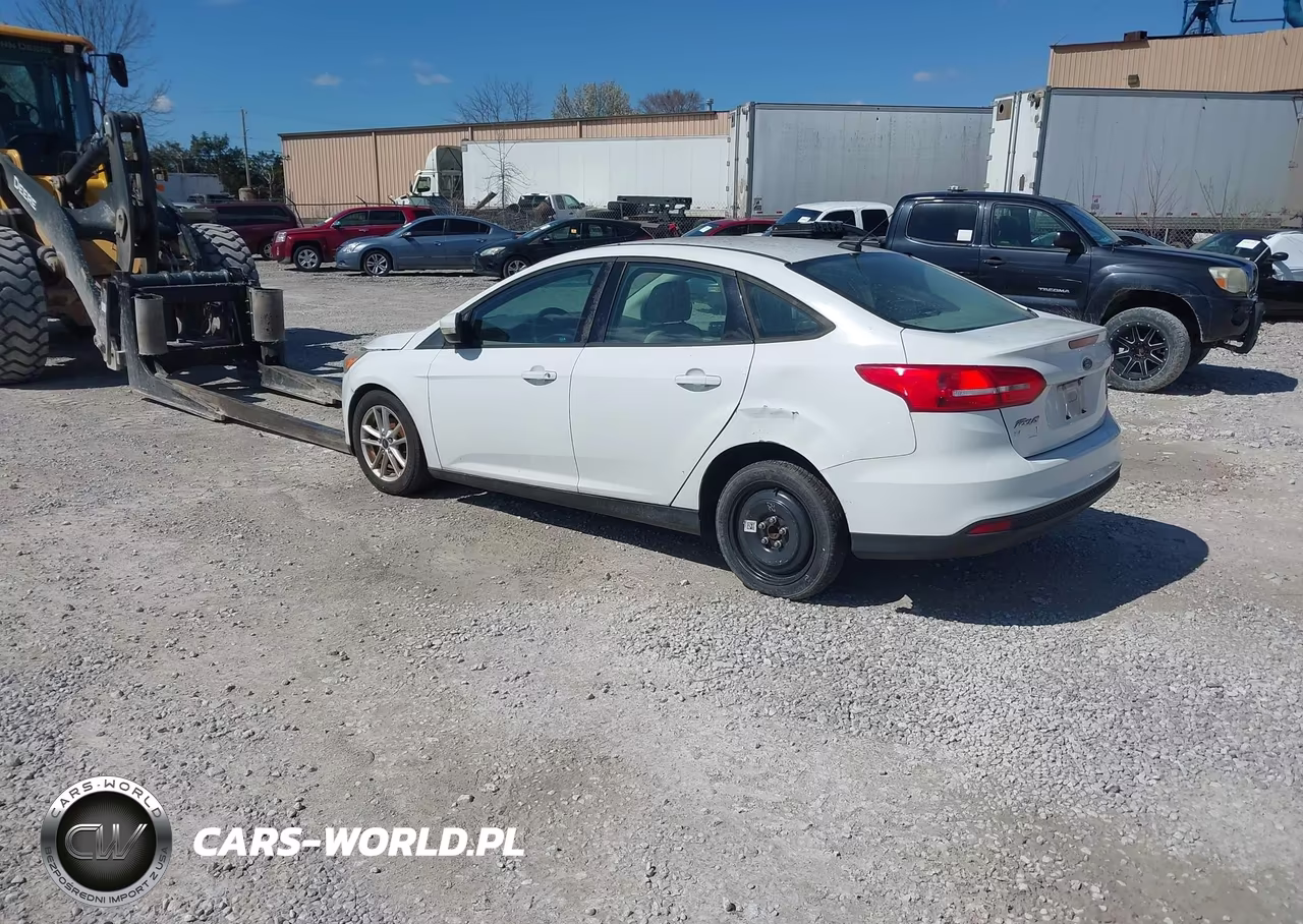 2016 Ford Focus Se VIN:1FADP3F22GL272197 - 3