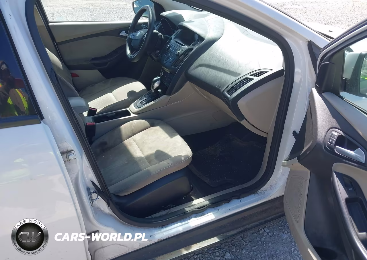 2016 Ford Focus Se VIN:1FADP3F22GL272197 - 5