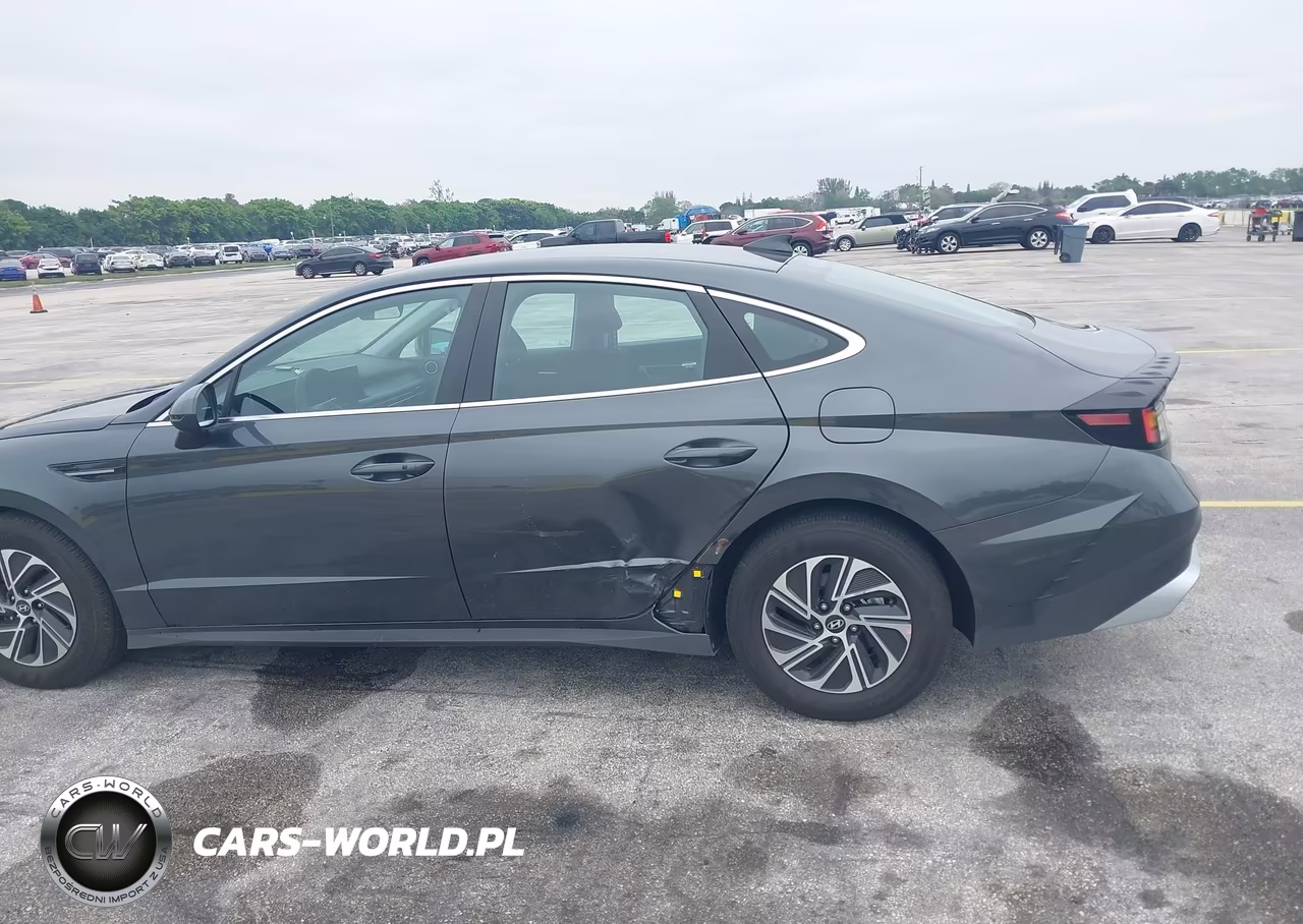 2026 Hyundai Sonata Hybrid Blue VIN:KMHL24JJXTA145661 - 17