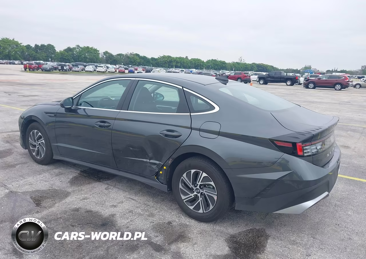 2026 Hyundai Sonata Hybrid Blue VIN:KMHL24JJXTA145661 - 3