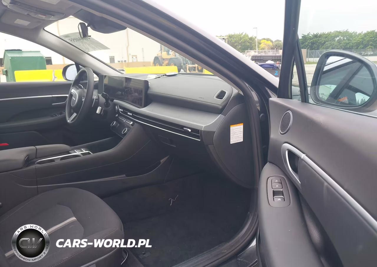 2026 Hyundai Sonata Hybrid Blue VIN:KMHL24JJXTA145661 - 5