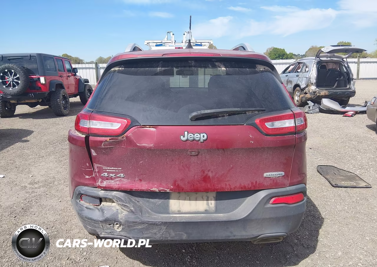2017 Jeep Cherokee Latitude 4X4 VIN:1C4PJMCS8HW571566 - 16